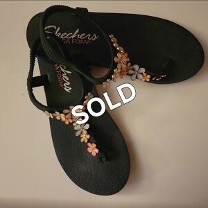 EUC Sketchers Navy Flower Sandal Sz 8